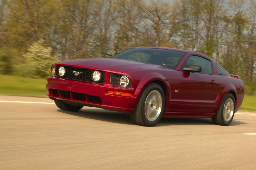  Ford Mustang GT 2005 года  (фото 107 из 209)